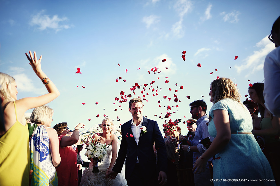 Axioo: Layers of Intricate Intimacies